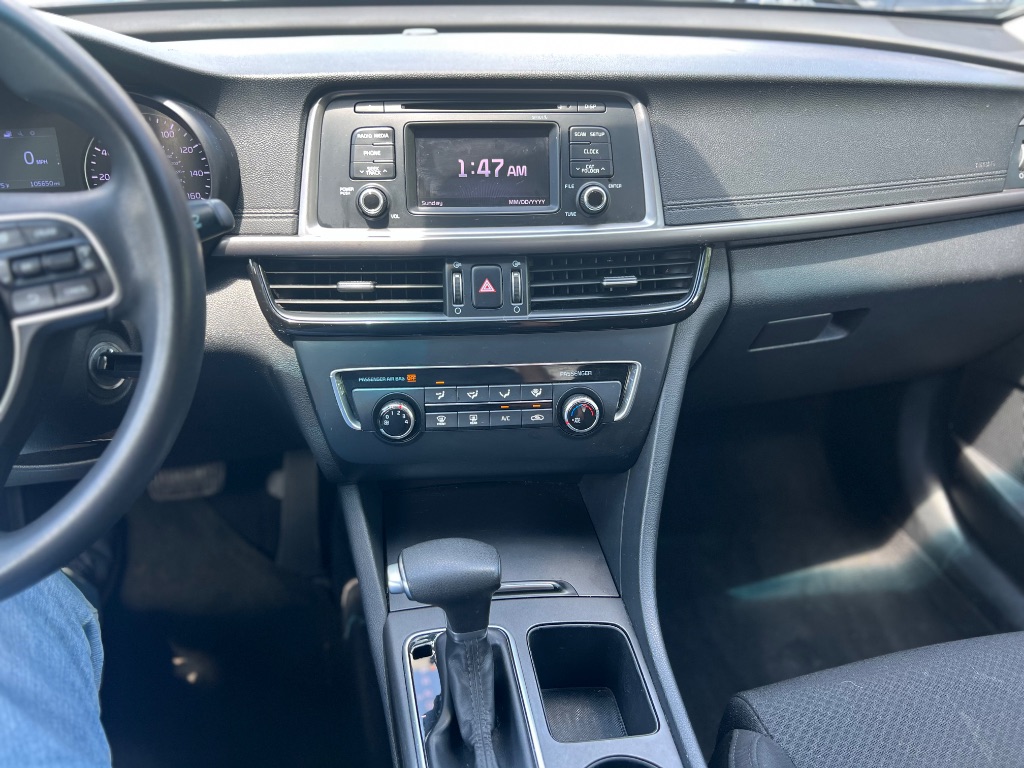 2017 Kia Optima LX - Photo 10
