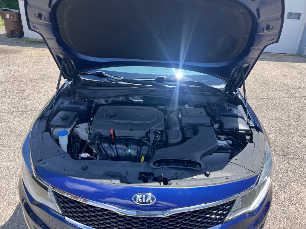 2017 Kia Optima LX - Photo 12