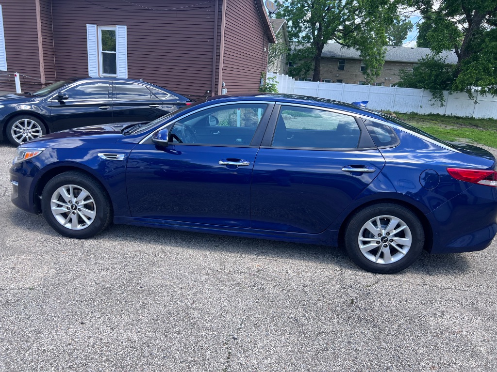 2017 Kia Optima LX - Photo 6